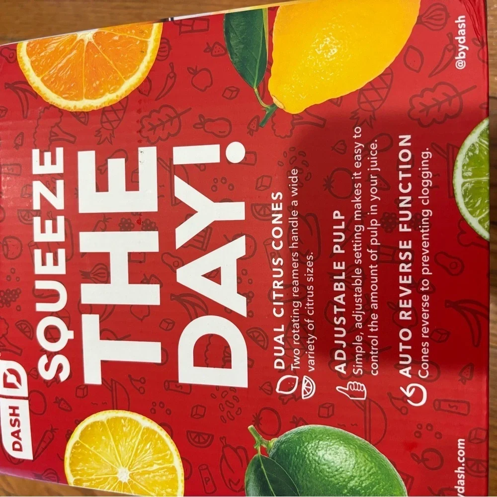 New DASH Dual Citrus Fruit Juicer 20 fl. oz. Pulp Control Electric Serves 2-4